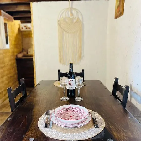 Lindia Athena Traditional House Villa *