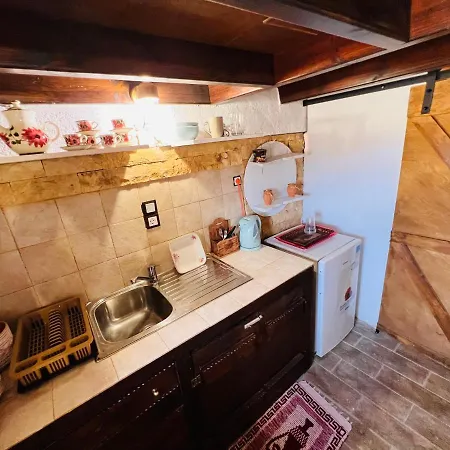 Lindia Athena Traditional House Villa