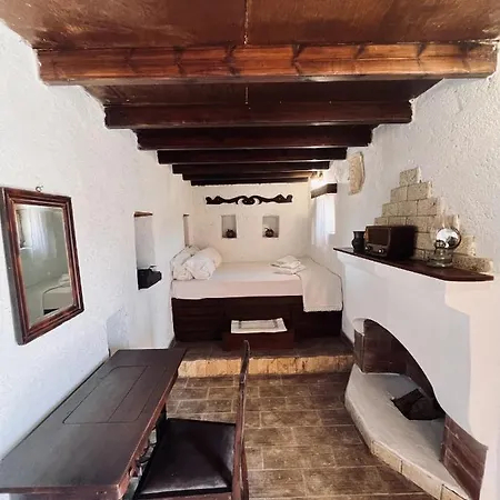 Villa Lindia Athena Traditional House *