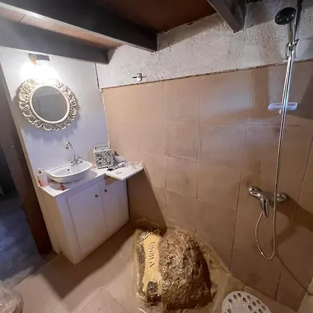 Lindia Athena Traditional House *