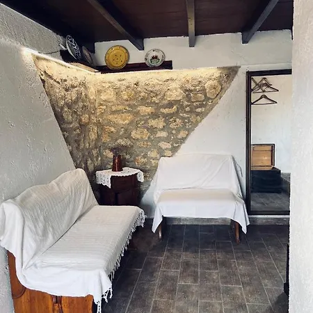 Lindia Athena Traditional House *